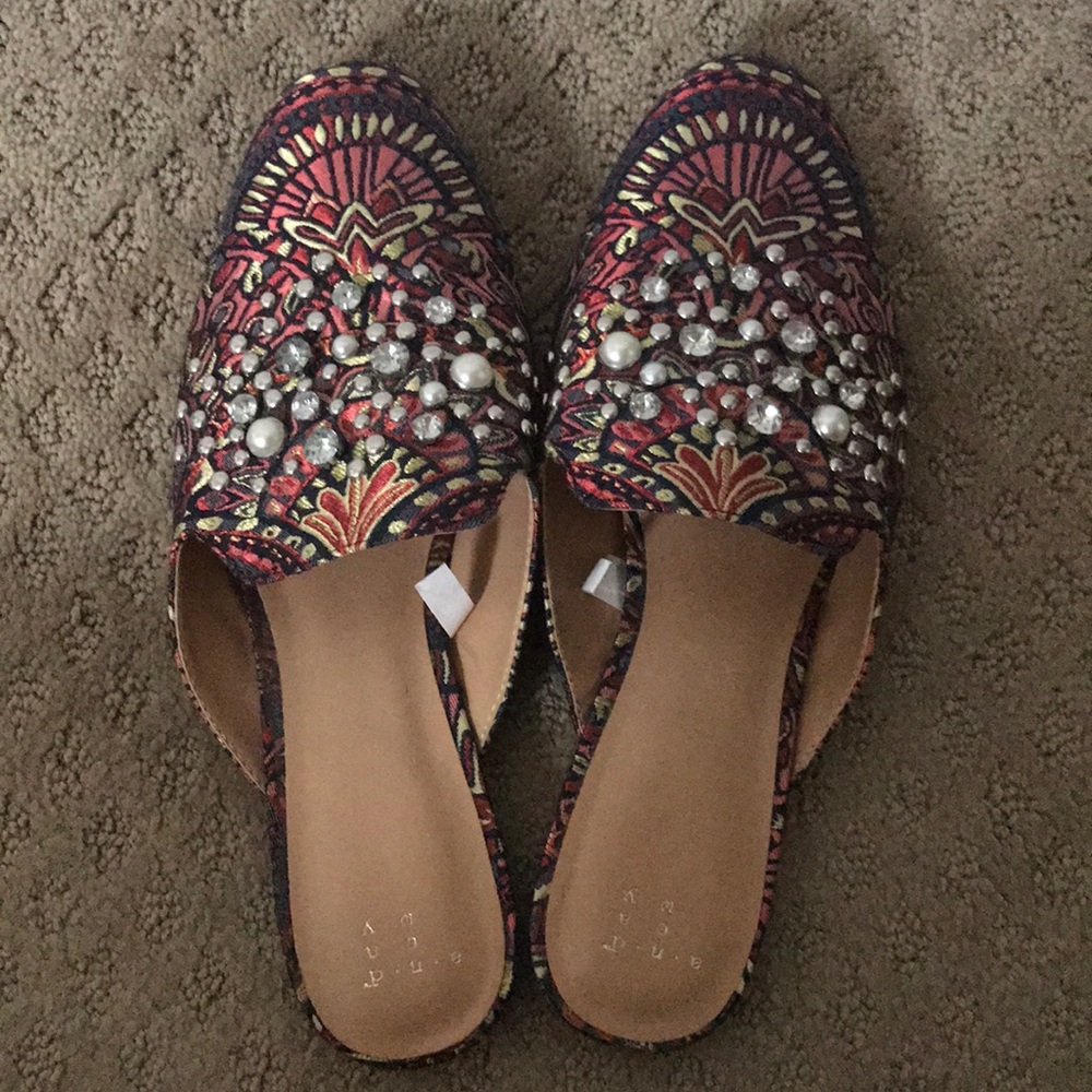 A New Day size 9.5 GORGEOUS slides